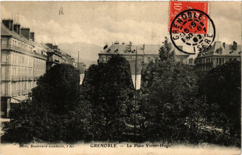 Carte postale ancienne Grenoble La Place Victor-Hugo à Grenoble