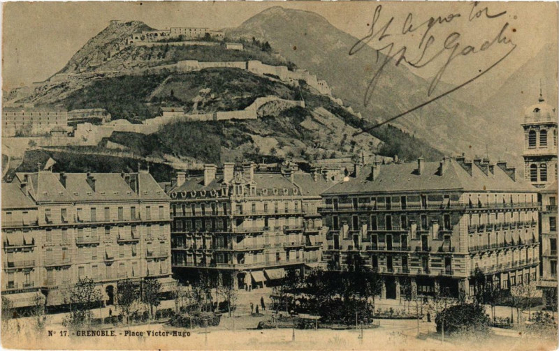 Carte postale ancienne Grenoble Place Victor-Hugo à Grenoble