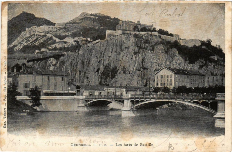 Carte postale ancienne Grenoble Les Forts de Bastille à Grenoble