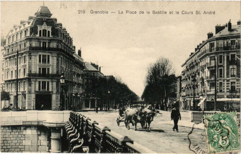 Carte postale ancienne Grenoble La Place de la Bastille et le Cours Saint-Andre à Grenoble