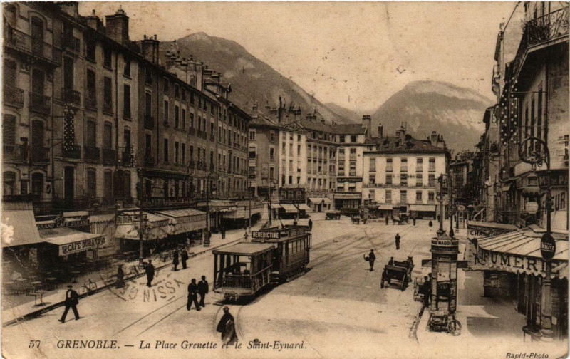 Carte postale ancienne Grenoble La Place Grenette et le Saint-Eynard à Grenoble