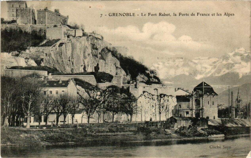 Carte postale ancienne Grenoble Le Fort Rabot la Porte de France et les Alpes à Grenoble