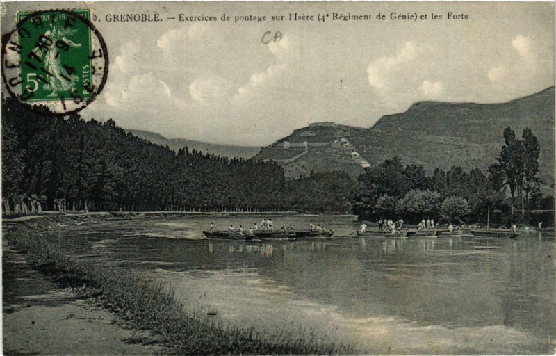Carte postale ancienne Grenoble Exercices de pontage sur l'Isere à Grenoble