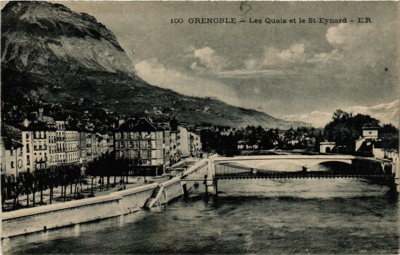 Carte postale ancienne Grenoble Les Quais et le Saint-Eynard à Grenoble
