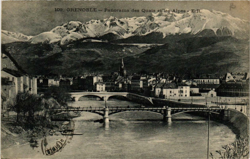 Carte postale ancienne Grenoble Panorama des Quais et les Alpes à Grenoble