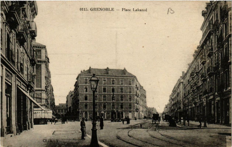 Carte postale ancienne Grenoble Place Lakanal à Grenoble
