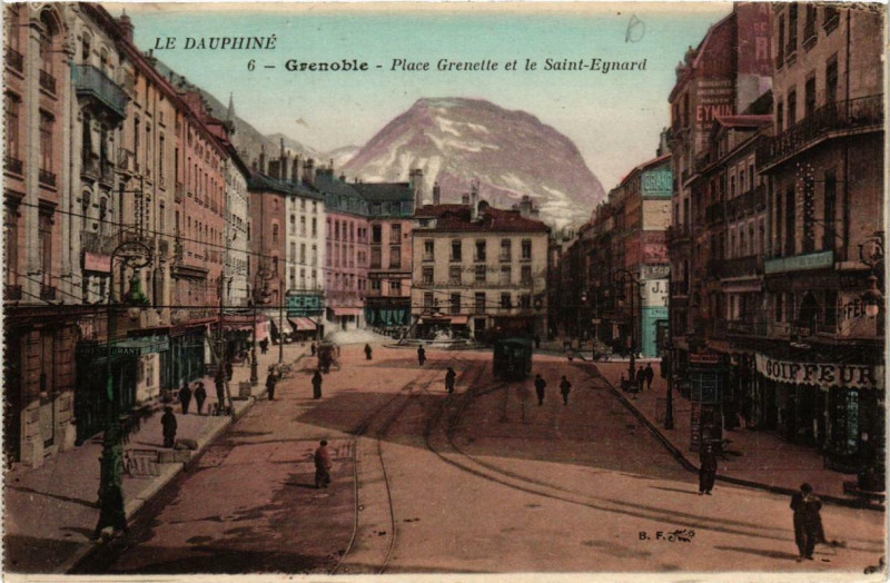Carte postale ancienne Grenoble Place Grenette et le Saint-Eynard à Grenoble