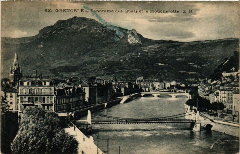 Carte postale ancienne Grenoble Panorama des Quais et le Moucherotte à Grenoble