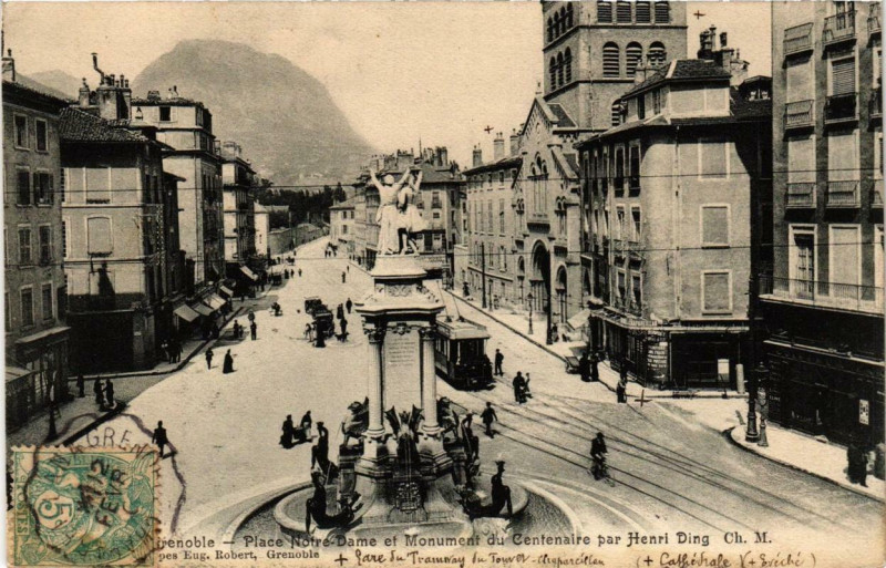 Carte postale ancienne Grenoble Place N.-D. et Monument du Centenaire à Grenoble