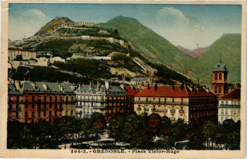 Carte postale ancienne Grenoble Place Victor-Hugo à Grenoble