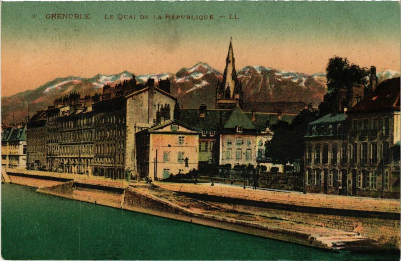 Carte postale ancienne Grenoble Le Quai de la Republique à Grenoble