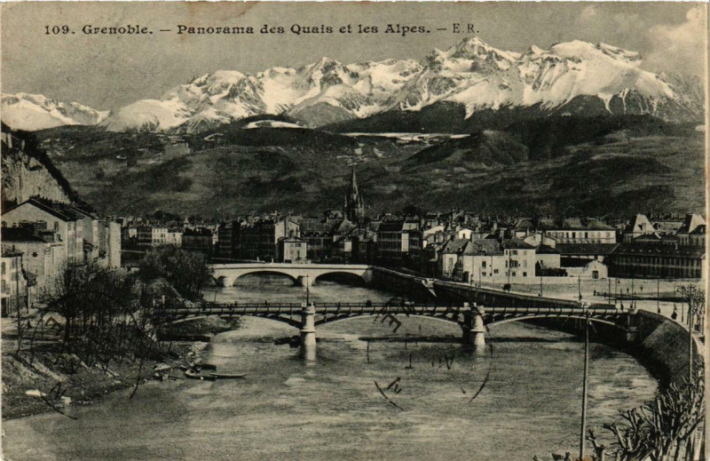 Carte postale ancienne Grenoble Panorama des Quais et les Alpes à Grenoble