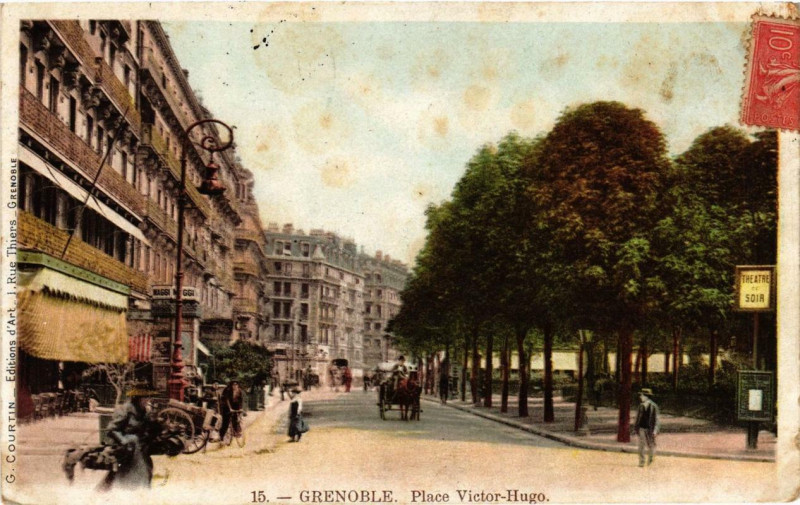 Carte postale ancienne Grenoble Place Victor-Hugo à Grenoble