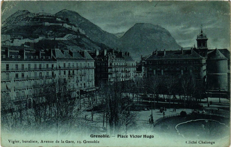 Carte postale ancienne Grenoble Place Victor-Hugo à Grenoble