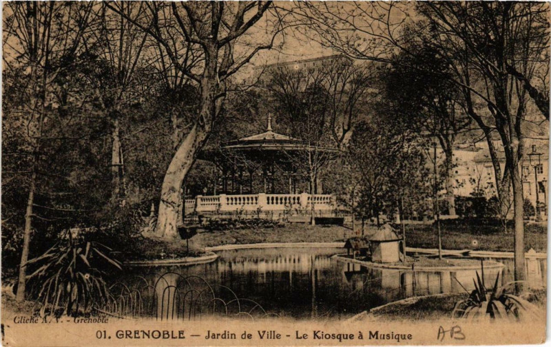 Carte postale ancienne Grenoble Jardin de Ville le Kiosque a Musique à Grenoble