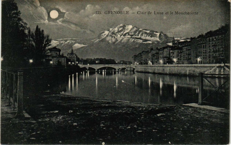Carte postale ancienne Grenoble Clair de Lune et le Moucherotte à Grenoble