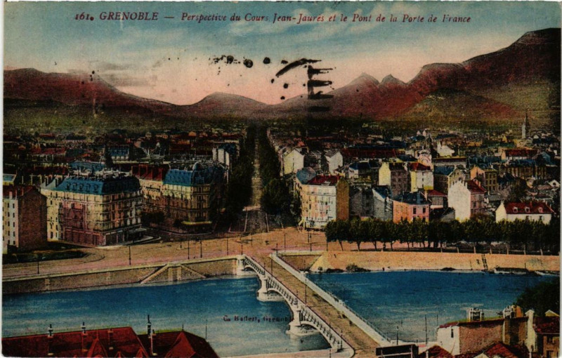 Carte postale ancienne Grenoble Perspective du Cour Jean-Jaurés et le Pont à Grenoble