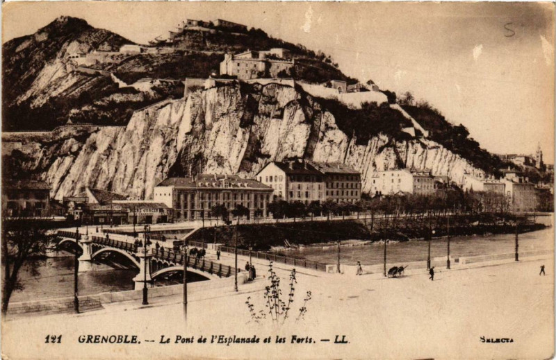 Carte postale ancienne Grenoble Le Pont de l'Esplanade et les Forts à Grenoble