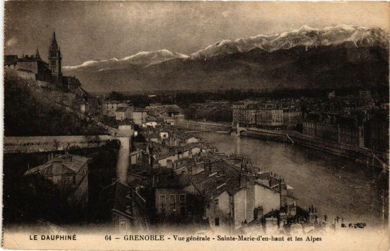 Carte postale ancienne Grenoble Vue générale Sainte-Marie d'en-haut et les Alpes à Grenoble