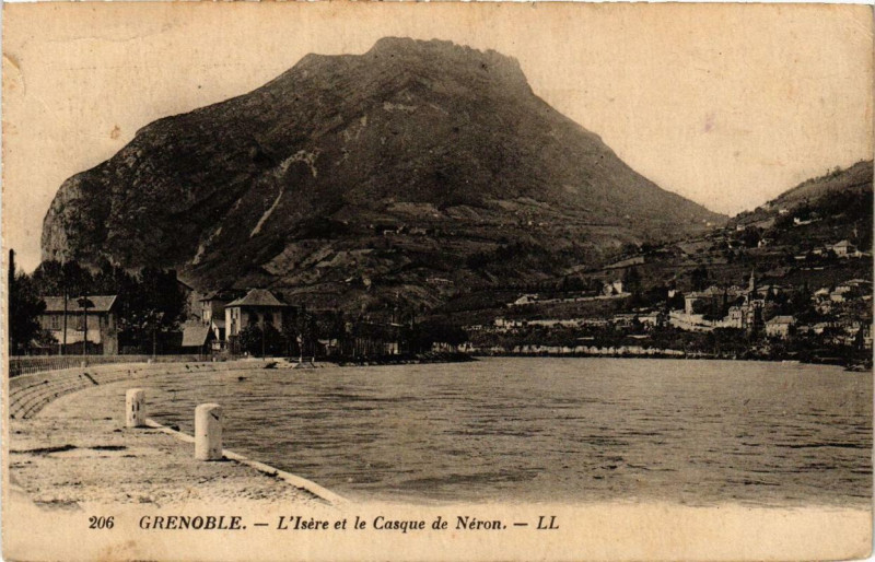 Carte postale ancienne Grenoble L'Isere et le Casque de Néron à Grenoble