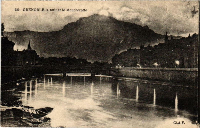 Carte postale ancienne Grenoble la nuit et le Moucherotte à Grenoble