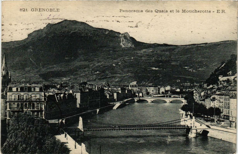 Carte postale ancienne Grenoble Panorama des Quais et le Moucherotte à Grenoble