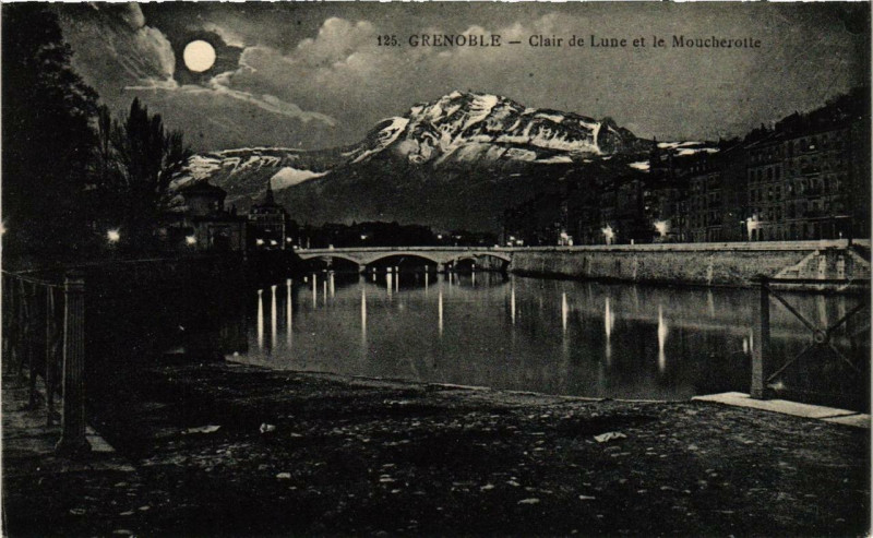 Carte postale ancienne Grenoble Clair de Lune et le Moucherotte à Grenoble