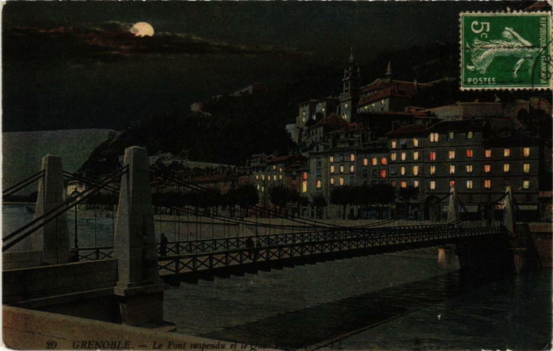 Carte postale ancienne Grenoble Le Pont suspendu et le Quai à Grenoble