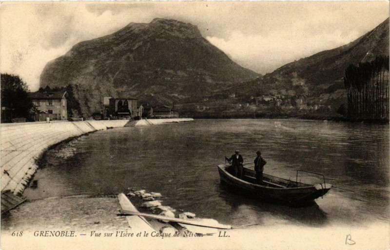 Carte postale ancienne Grenoble Vue sur l'Isere et le Casque de Néron à Grenoble