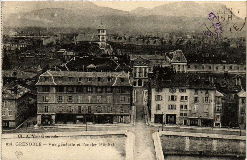 Carte postale ancienne Grenoble Vue générale et l'ancien Hopital à Grenoble
