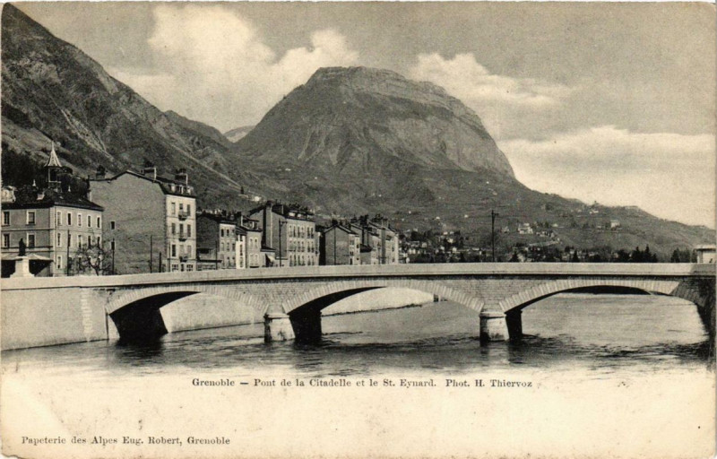 Carte postale ancienne Grenoble Pont de la Citadelle et le Saint-Eynard à Grenoble
