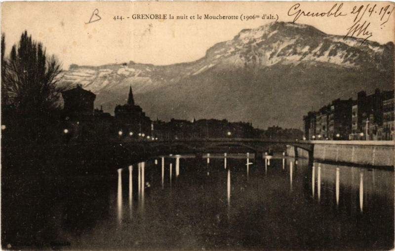 Carte postale ancienne Grenoble la nuit et le Moucherotte à Grenoble