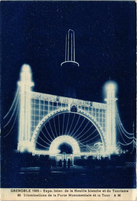 Carte postale ancienne Grenoble Illuminations de la Porte Monumentale et la Tour à Grenoble