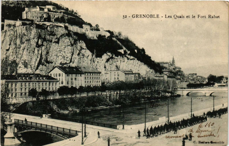 Carte postale ancienne Grenoble Les Quais et le Fort Rabot à Grenoble