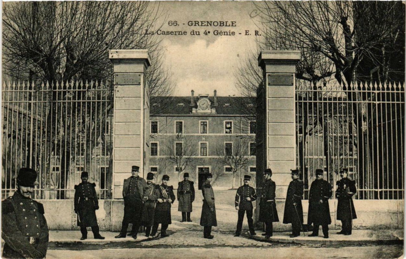 Carte postale ancienne Grenoble La Caserne du 4e Genie à Grenoble