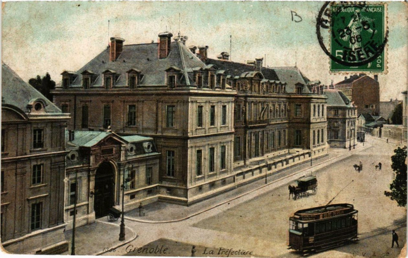 Carte postale ancienne Grenoble La Préfecture à Grenoble