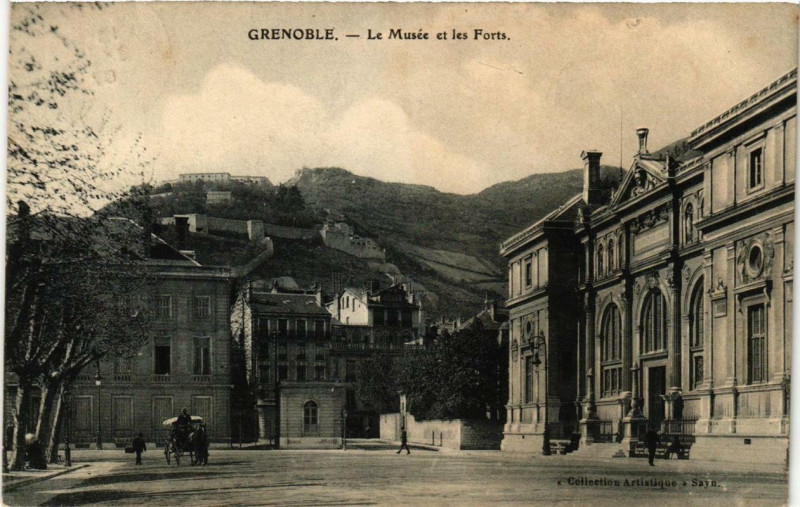 Carte postale ancienne Grenoble Le Musée et les Forts à Grenoble