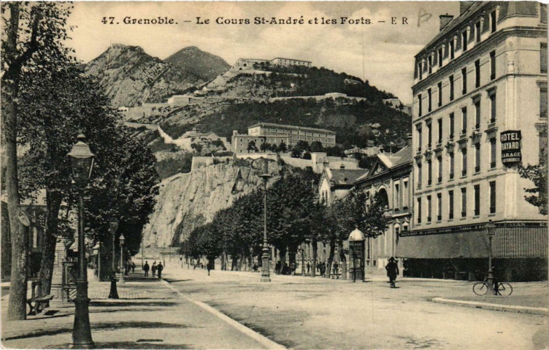 Carte postale ancienne Grenoble Le Cours Saint-Andre et les Forts à Grenoble