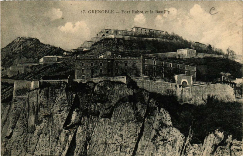 Carte postale ancienne Grenoble Fort Rabot et la Bastille à Grenoble