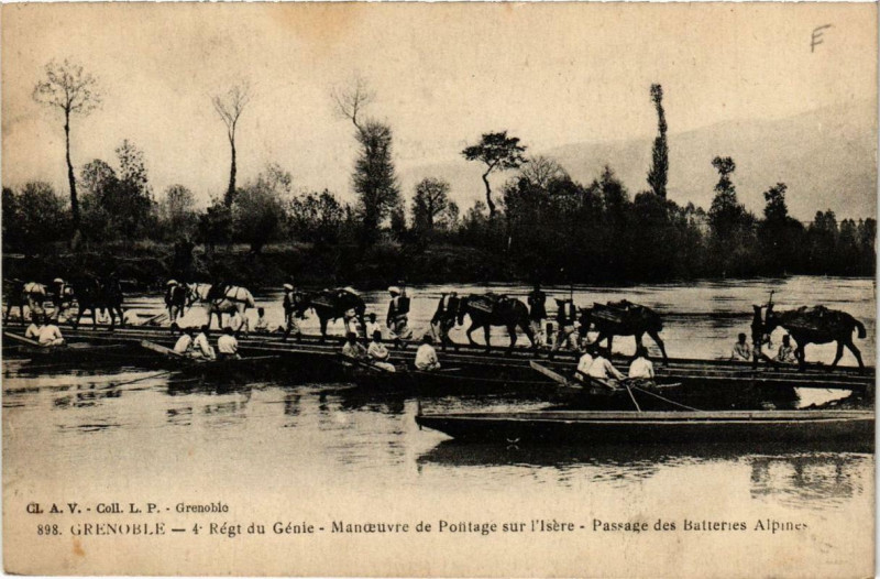 Carte postale ancienne Grenoble 4e Regt du Genie Manoeuvre de Pontage à Grenoble