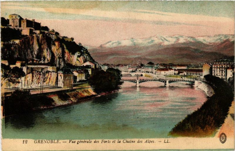 Carte postale ancienne Grenoble Vue générale des Forts et la Chaine des Alpes à Grenoble