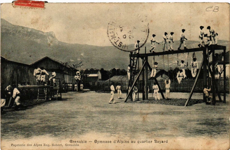 Carte postale ancienne Grenoble Gymnase d'Alpins au quartier Bayard à Grenoble