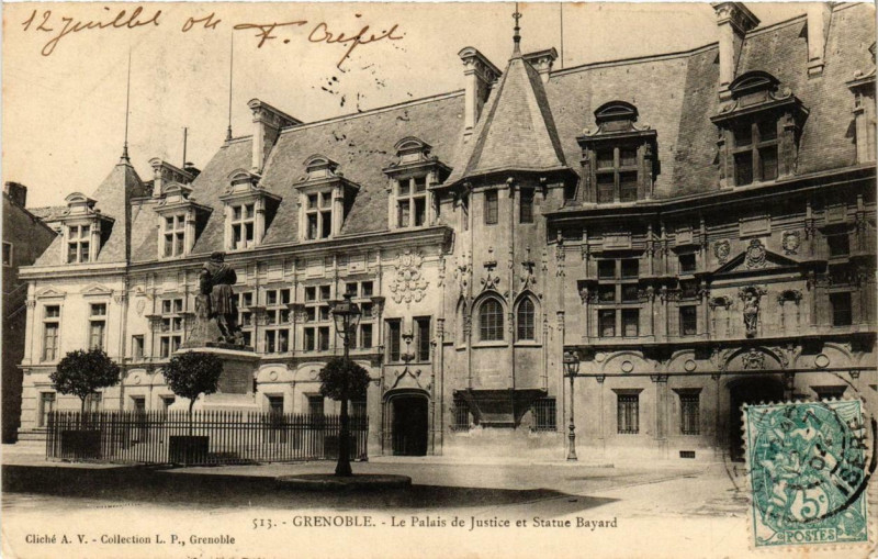 Carte postale ancienne Grenoble Le Palais de Justice et Statue Bayard à Grenoble