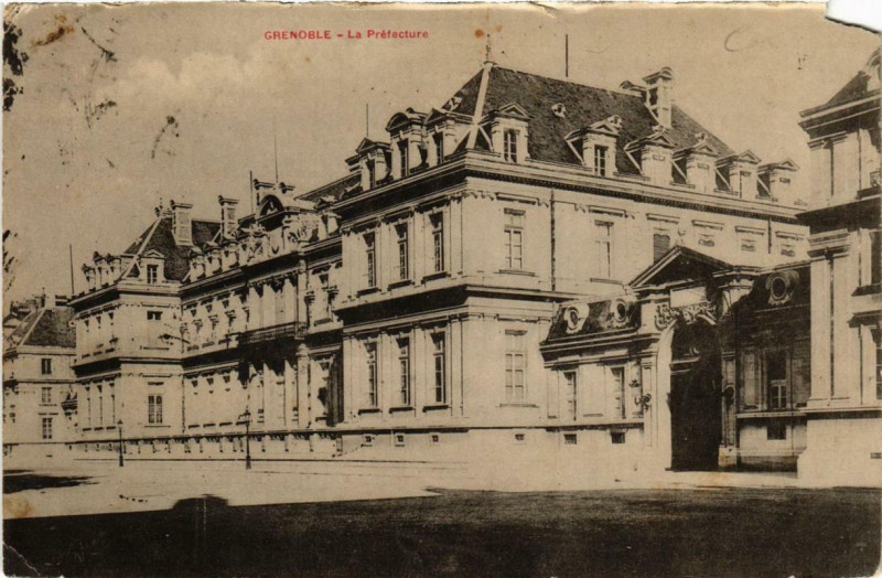 Carte postale ancienne Grenoble La Préfecture à Grenoble