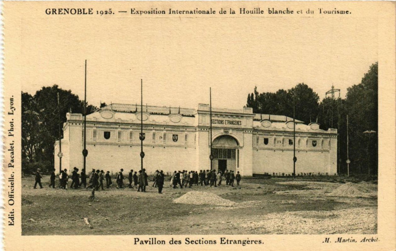 Carte postale ancienne Grenoble Pavillon des Sections Etrangeres à Grenoble