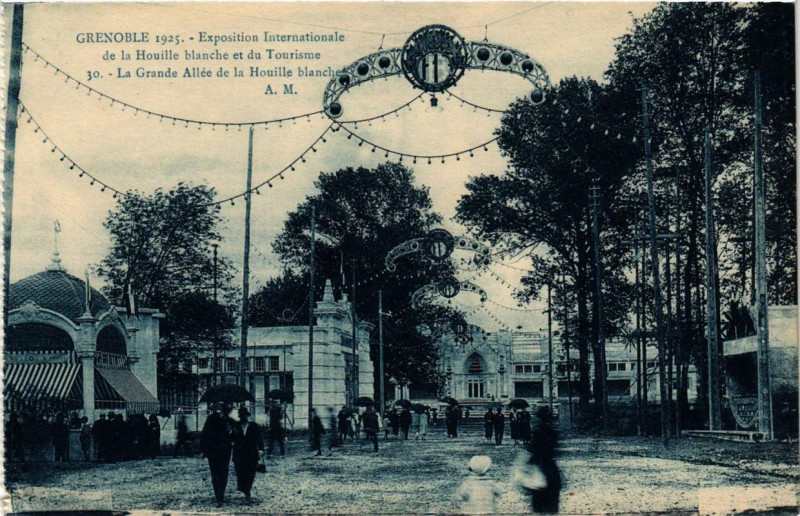 Carte postale ancienne Grenoble La Grande Allée de la Houille blanche à Grenoble