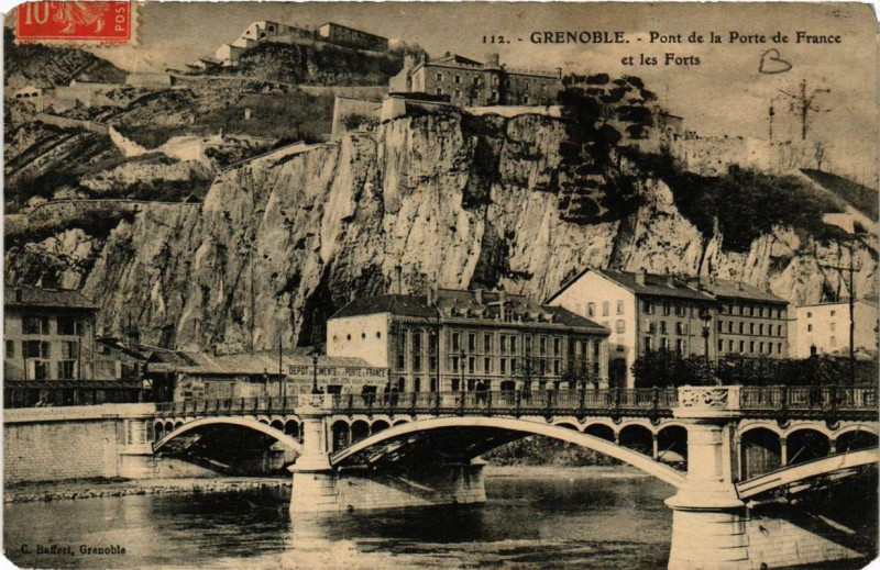 Carte postale ancienne Grenoble Pont de la Porte de France et les Forts à Grenoble