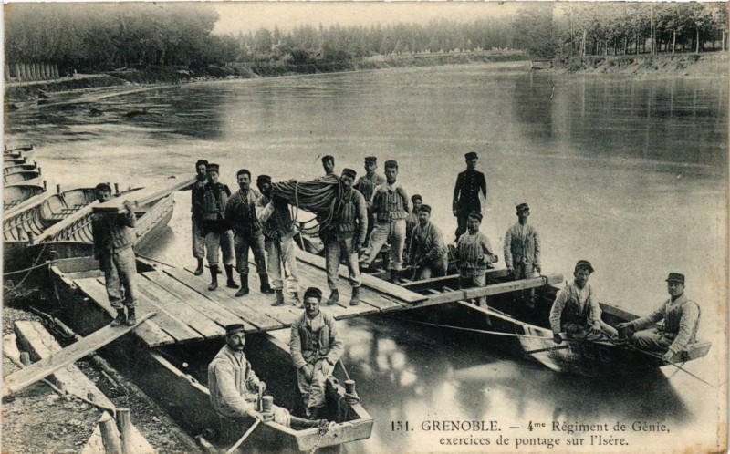 Carte postale ancienne Grenoble 4me Regiment de Genie exercices de pontage à Grenoble