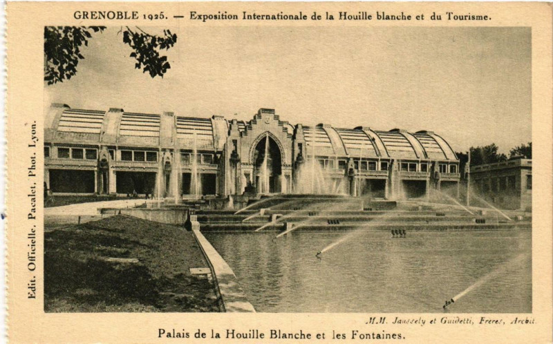 Carte postale ancienne Grenoble Palais de la Houille Blanche et les Fontaines à Grenoble