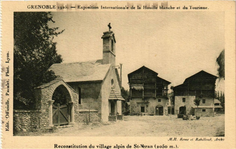Carte postale ancienne Grenoble Reconstitution du village alpin de Saint-Yeran à Grenoble
